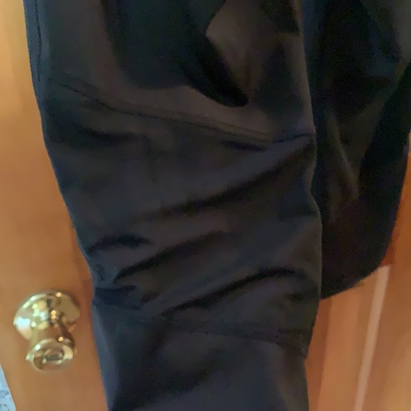 Old Navy Active workout capris - Picture 7 of 10